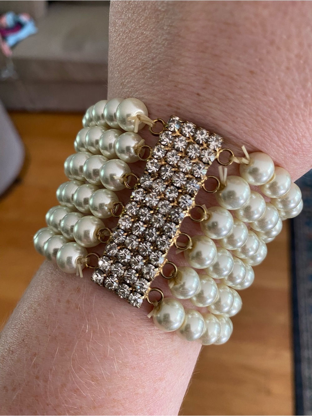 Elegant Pearl and Crystal Stretch Bracelet - Ivory Pearls with Rhinestone Accent